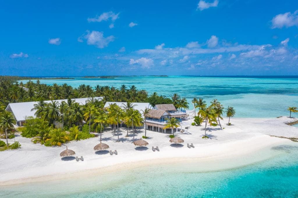 Travel to the Maldives: Discover a Tropical Paradise of Turquoise Waters and Luxury Escapes
